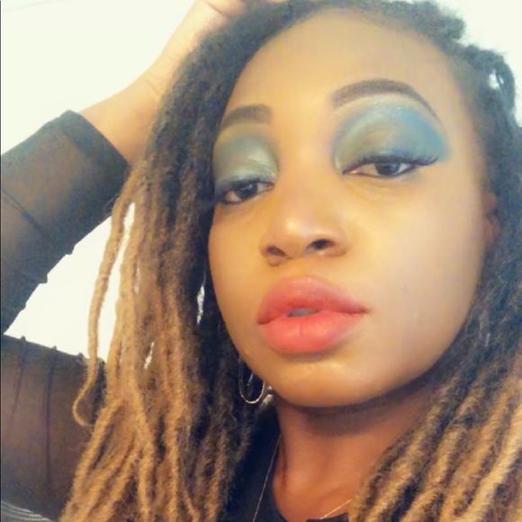 Meet your Posher, Sarah - Picture 1 of 1